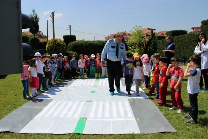 'TRAFİK DEDEKTİFİ' ALTINÇOCUKLAR!